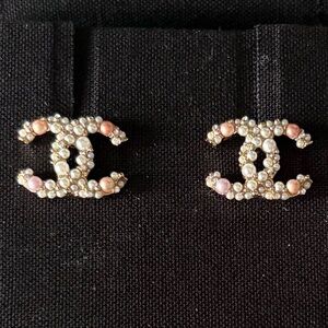 🌸Chanel Small Faux Pearl & Crystal Earrings🌸